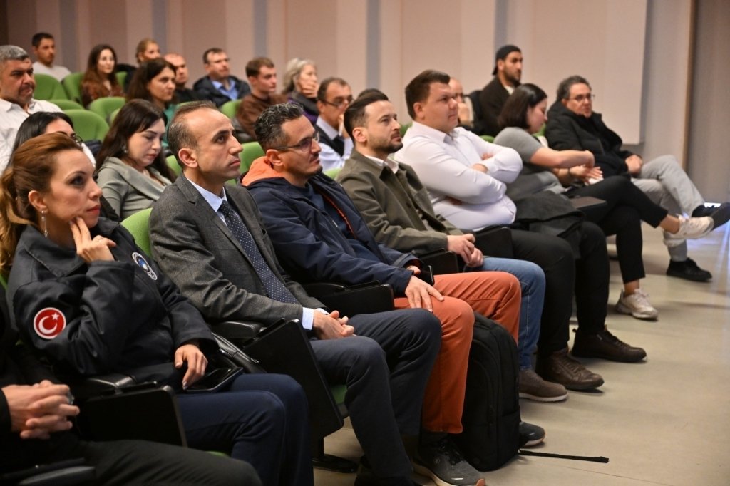 Büyükşehir Personeline Yapay Zekâ Ve Veri Yönetimi Eğitimi (3)