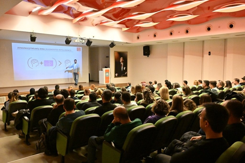 Büyükşehir Personeline Yapay Zekâ Ve Veri Yönetimi Eğitimi (7)