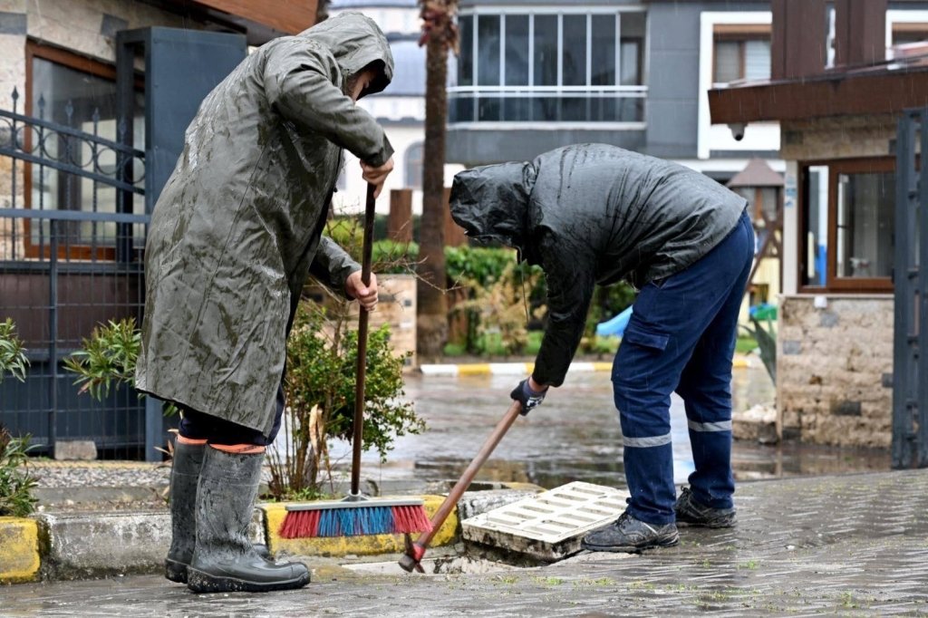 Büyükşehir Ve Maski̇ Ekipleri Yağışa Karşı Teyakkuzda (6)
