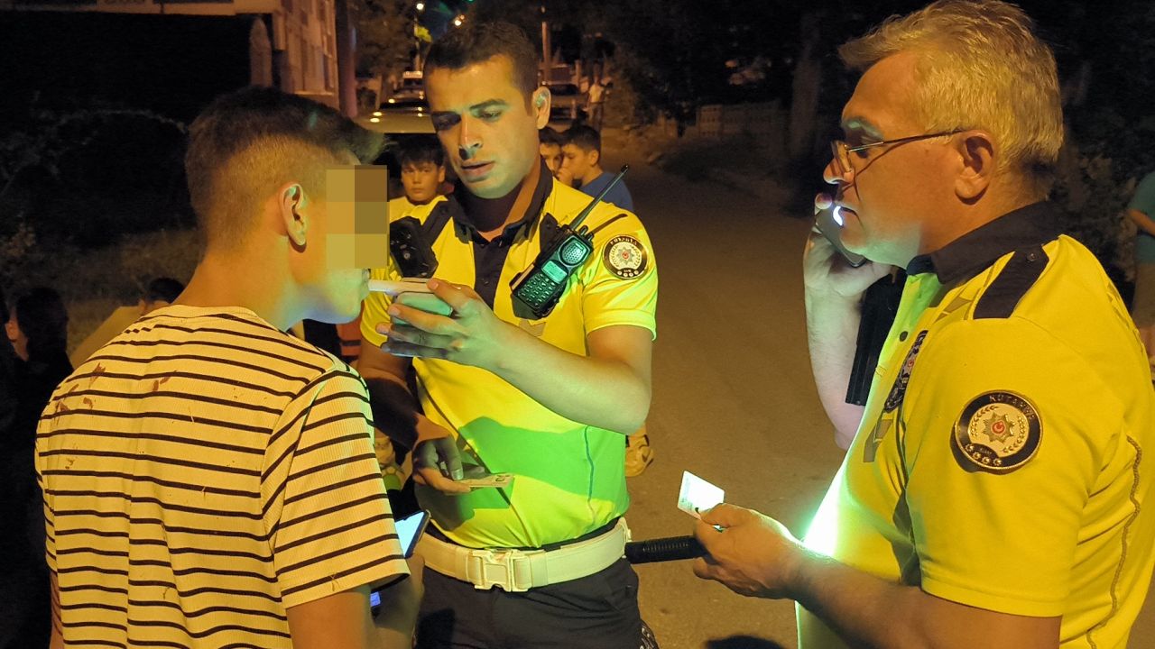 Kütahya'da alkollü araç kullanan çocuk, polisten kaçarken kaza yaptı