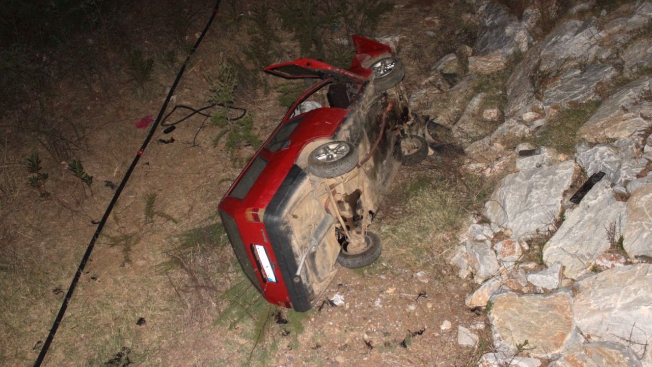 İzmir'de dere yatağına yuvarlanan otomobildeki 6 kişi yaralandı