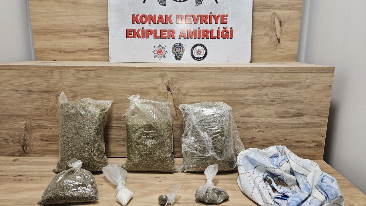 İzmir'de polisten kaçarken uyuşturucu ile yakalanan 2 kişi tutuklandı