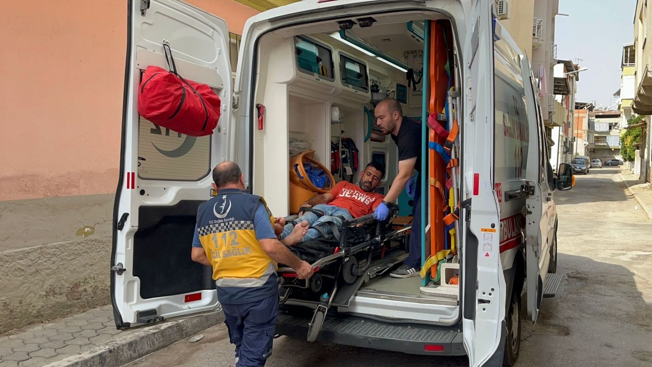 Nazilli’de polisten kaçarken otomobile çarpan motosikletin sürücüsü yaralandı