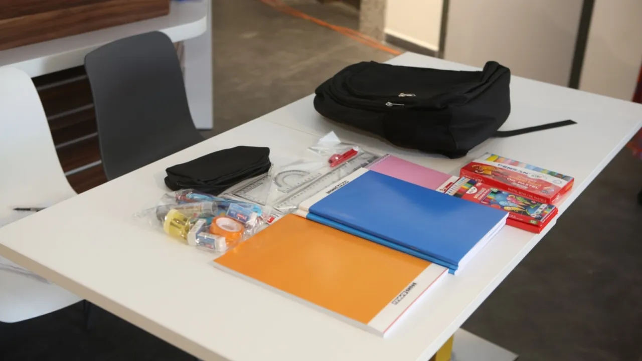 Bursa Nilüferli öğrencilere kırtasiye desteği