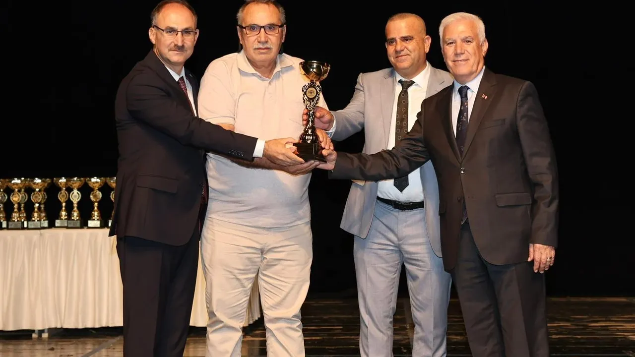 Bursa'da amatör spor kulüplerine kupa töreni