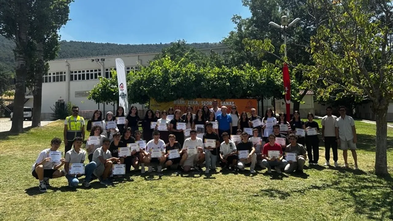 Denizli'de yüzlerce liselinin katıldığı gençlik kampı sona erdi