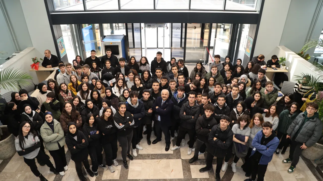 Kocaeli Gebze'de üniversiteli gençlere 10 bin TL destek