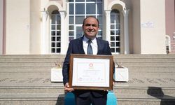 Seydikemer Belediye Başkanı Akdenizli, mazbatasını aldı