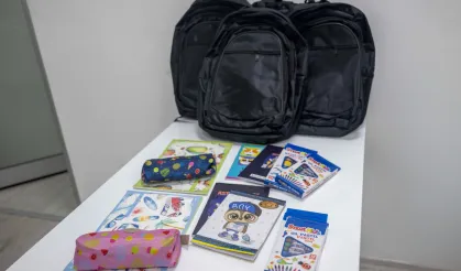 İzmir Bornova’da minik öğrencilere kırtasiye desteği