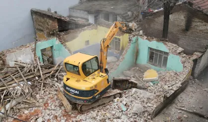 Bursa Yıldırım'da metruk temizlik