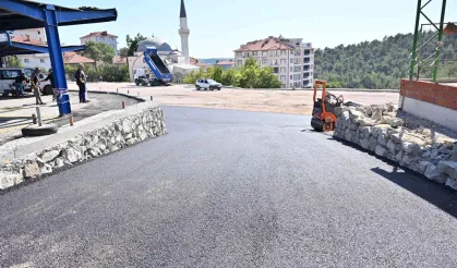 Manisa Büyükşehir'den Gördes'e asfalt