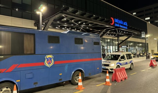 GÜNCELLEME - İzmir'de balkonda silahla vurulan kişi ağır yaralandı