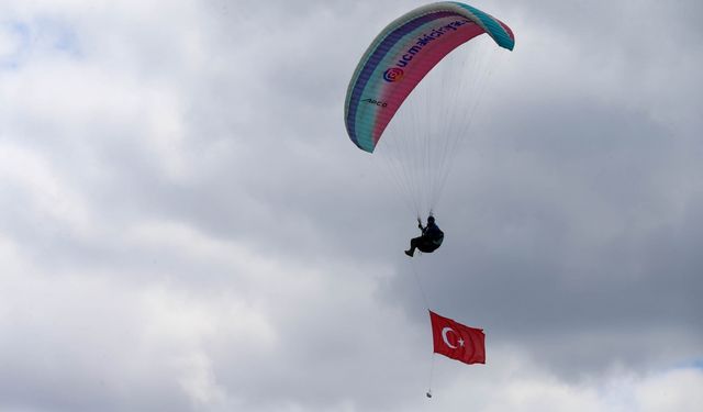Uşak'ta yapılan Türkiye Yamaç Paraşütü Ege Bölgesi Hedef Yarışması sona erdi