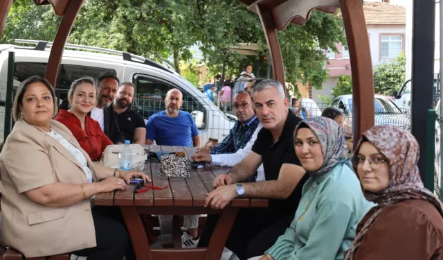İzmit Belediyesi’nden kırsal mahallelere bayram ziyareti