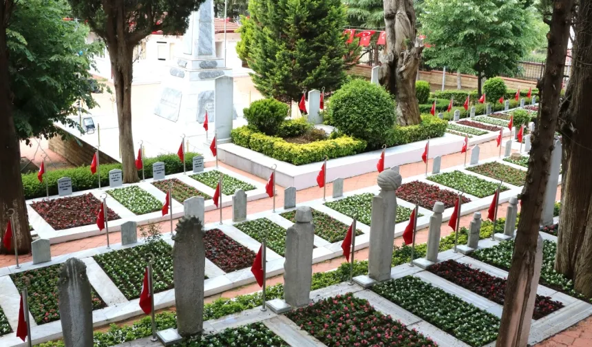Kocaeli'de mezarlıklar bayram ziyaretine hazır